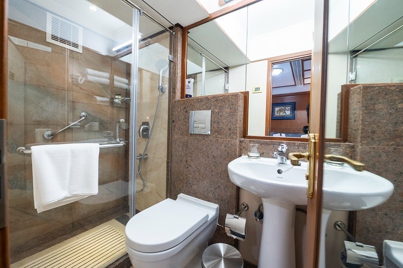 luxury train bathroom