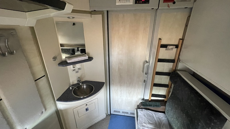 washstand train