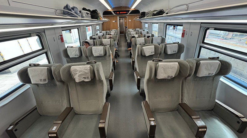 first class seats book train ticket china high-speed railway